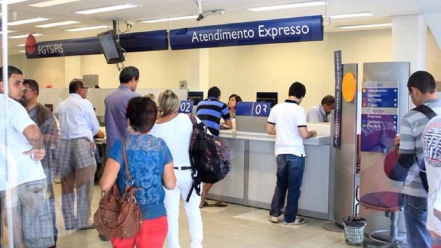 Bancos funcionam em horário especial nesta sexta-feira (6)